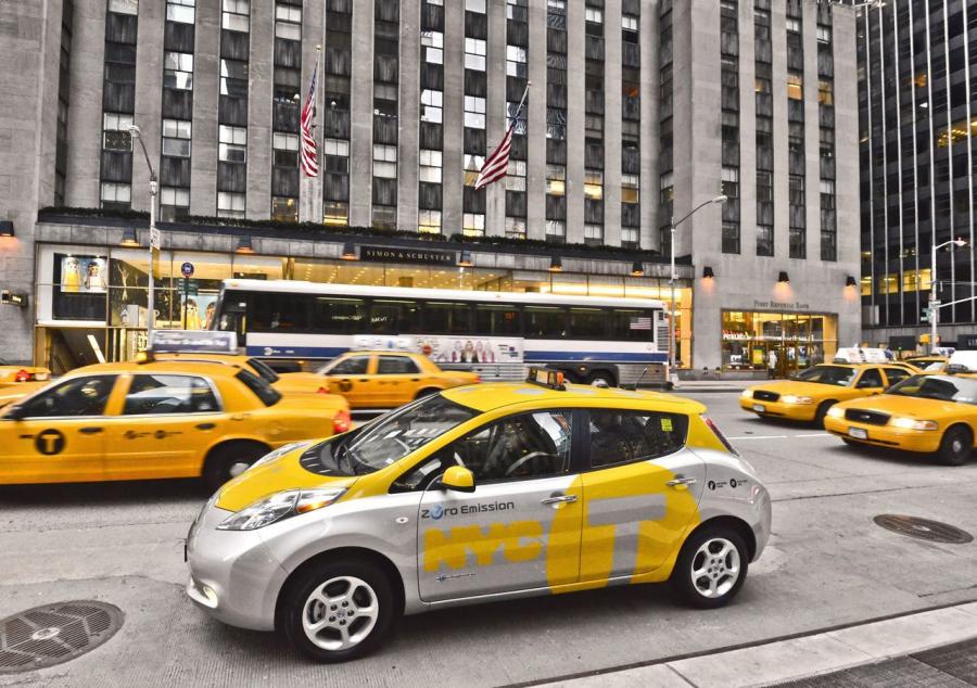 Nissan Leaf NYC taxi 2013 года  (фото 21 из 24)